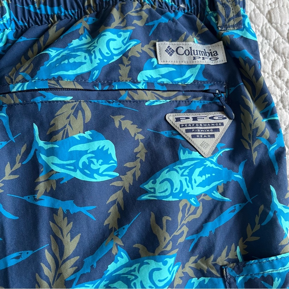 Columbia Blue and Tan Rash Guard UPF 50 Protection - Picture 5 of 7